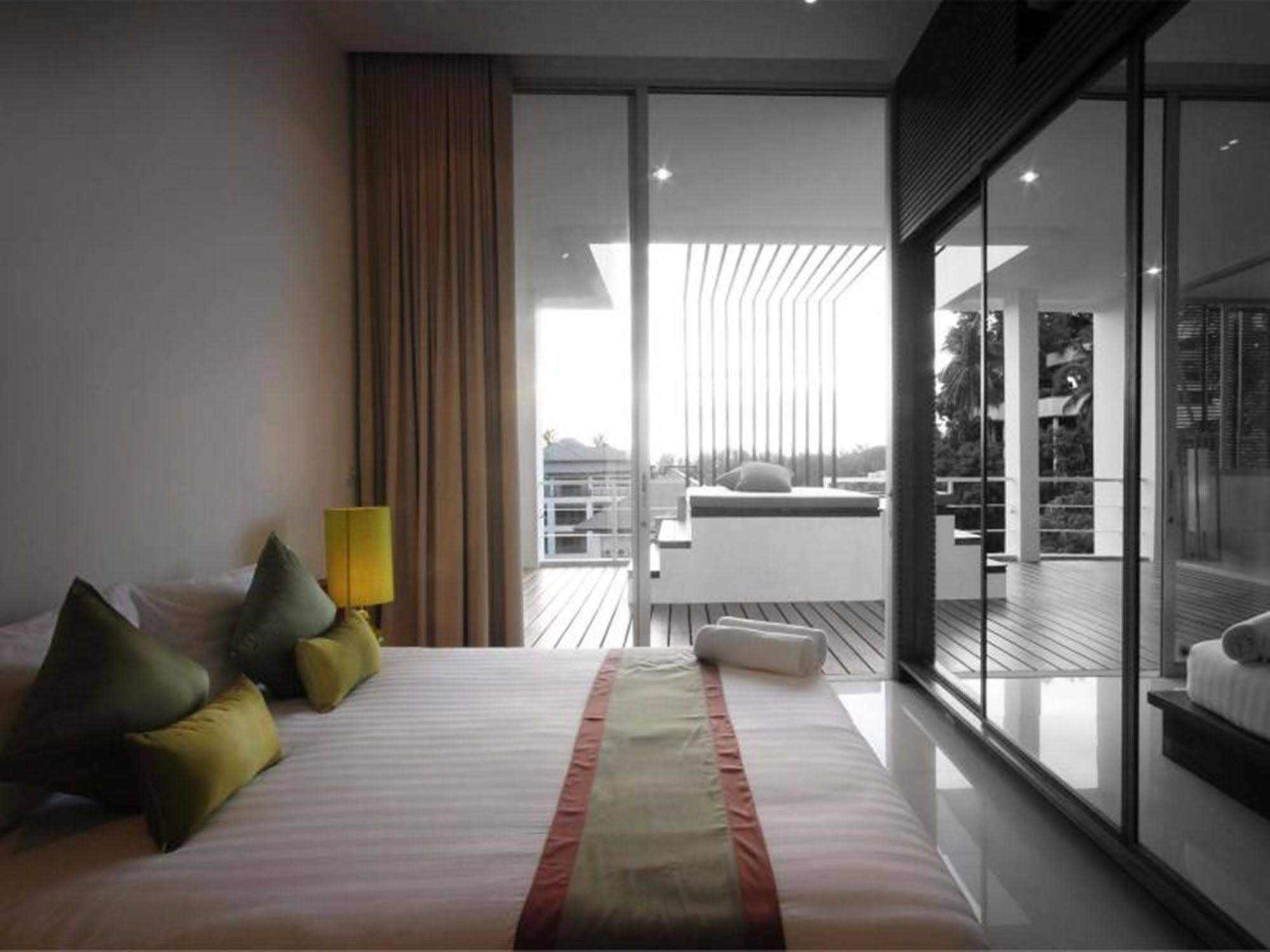 The Quarter Phuket Hotel Pantai Surin Bagian luar foto